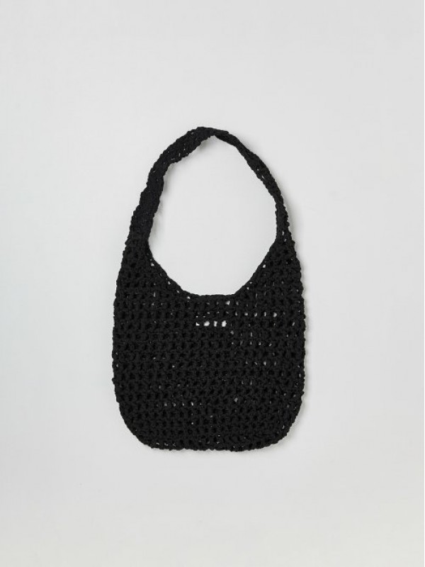 KNITTED CROSSBODY BAG IN BLACK